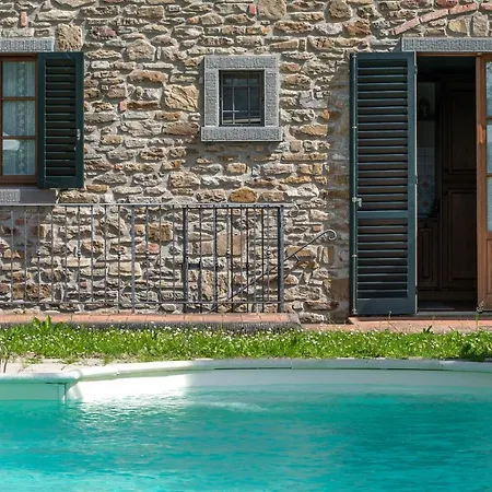 Experience The Charm Of Tenuta Le Caselle, A Cozy Surrounded By Nature And Comfort! * Subbiano
