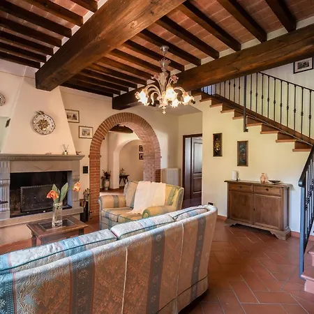 Experience The Charm Of Tenuta Le Caselle, A Cozy Surrounded By Nature And Comfort! * Subbiano