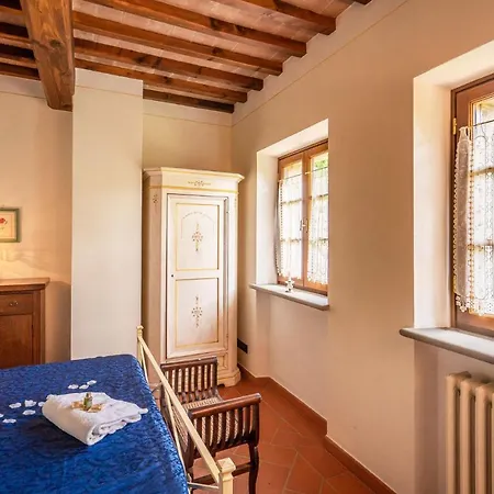 Experience The Charm Of Tenuta Le Caselle, A Cozy Surrounded By Nature And Comfort! Villa