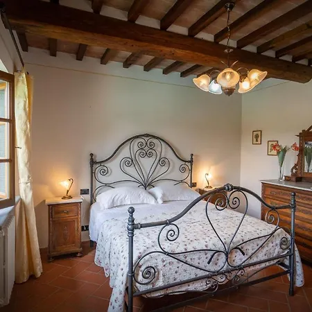 Experience The Charm Of Tenuta Le Caselle, A Cozy Surrounded By Nature And Comfort! Subbiano