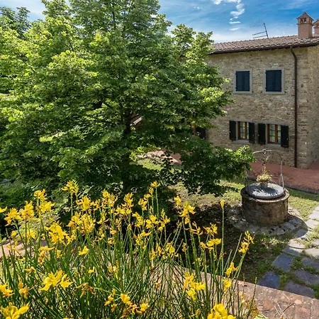 Experience The Charm Of Tenuta Le Caselle, A Cozy Surrounded By Nature And Comfort! Subbiano