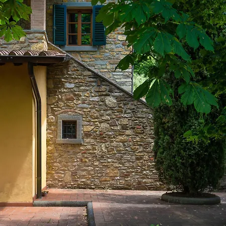 Experience The Charm Of Tenuta Le Caselle, A Cozy Surrounded By Nature And Comfort! Subbiano
