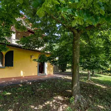 Experience The Charm Of Tenuta Le Caselle, A Cozy Surrounded By Nature And Comfort! Subbiano