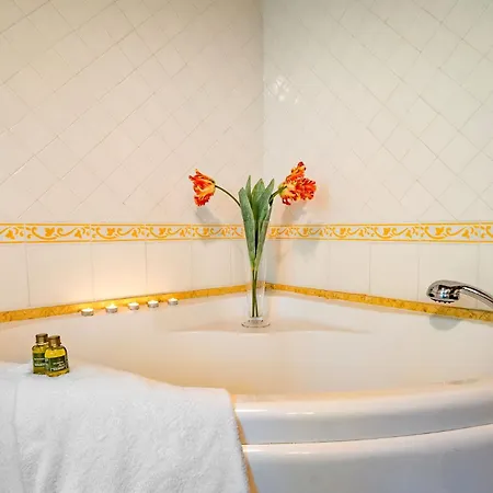 Experience The Charm Of Tenuta Le Caselle, A Cozy Surrounded By Nature And Comfort! Subbiano